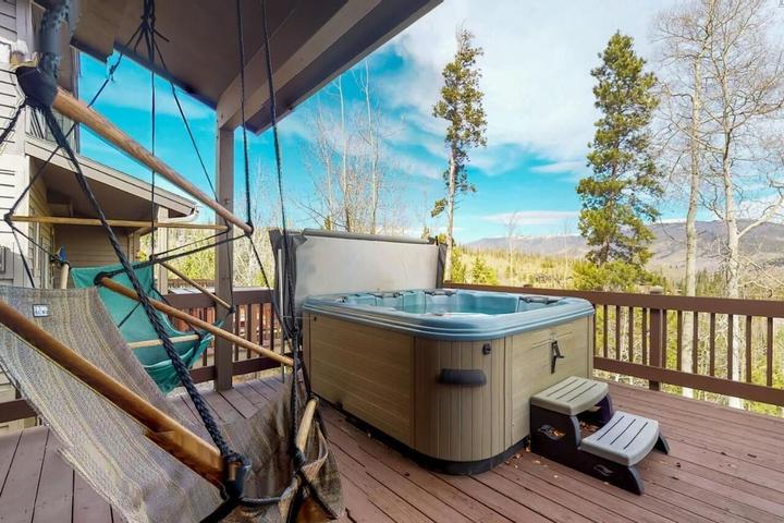 Pet Friendly Great Townhome with Private Hot Tub