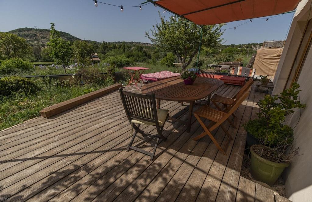 Pet Friendly Bioclimatic Ecological Cottage in the Luberon