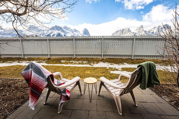 Pet Friendly The Norquay 2BR Mountainview House