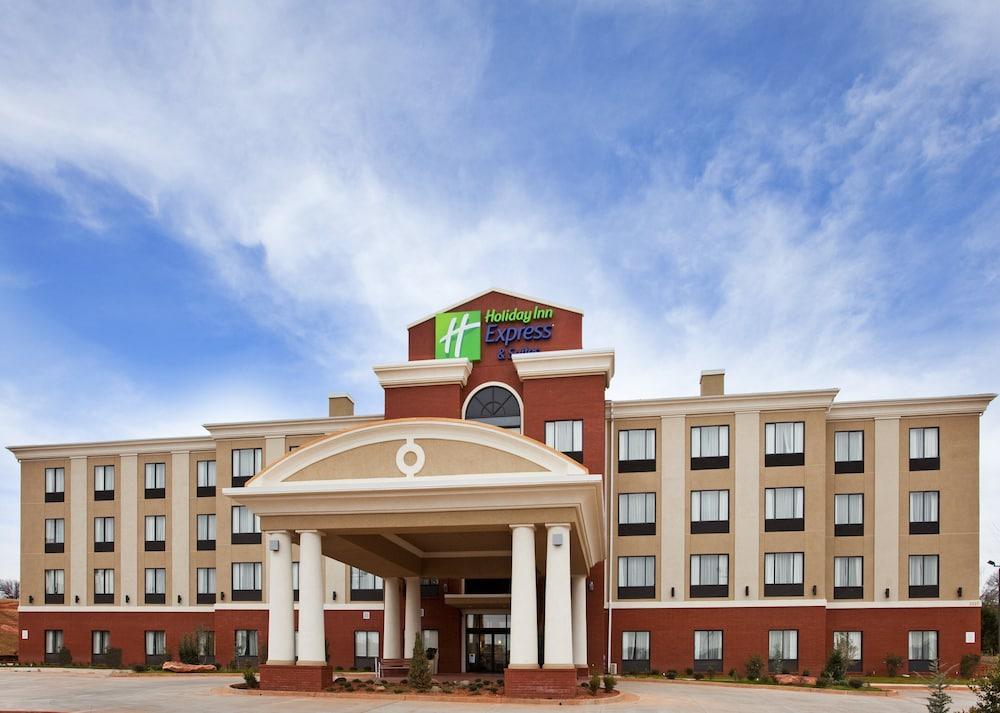 Pet Friendly Holiday Inn Express & Suites Guthrie an IHG Hotel