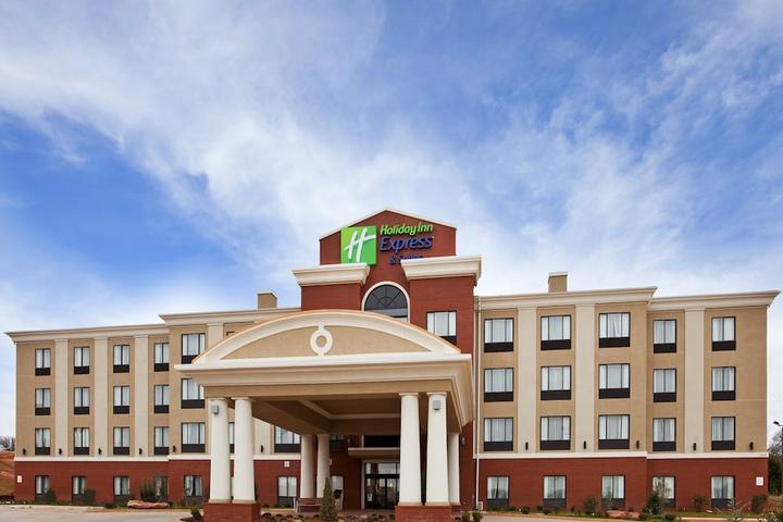 Pet Friendly Holiday Inn Express & Suites Guthrie an IHG Hotel