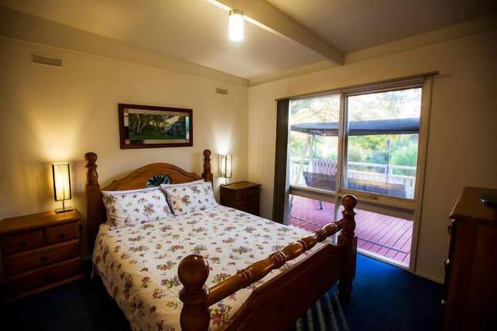 Pet Friendly Maeburn Cottages - Selfcontain