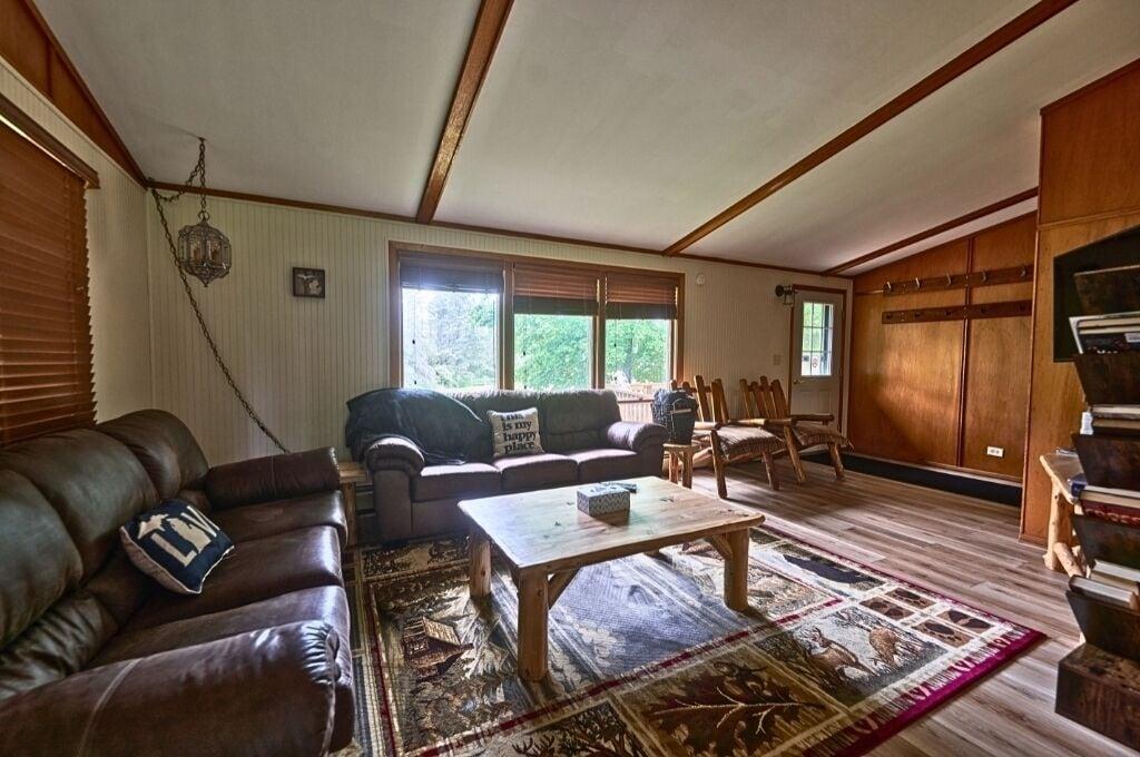 3/1 Chatham Cabin with Large Yard & Firepit (BCH) Pet Policy