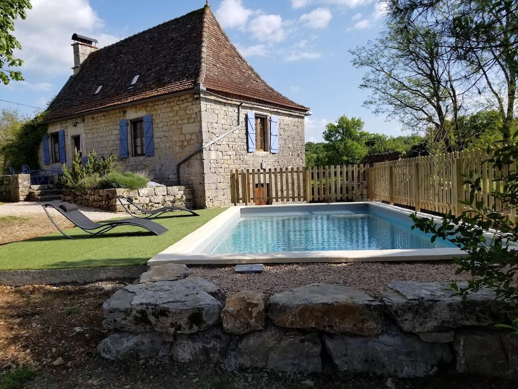Pet Friendly Character Gîte from 1806 in Gintrac