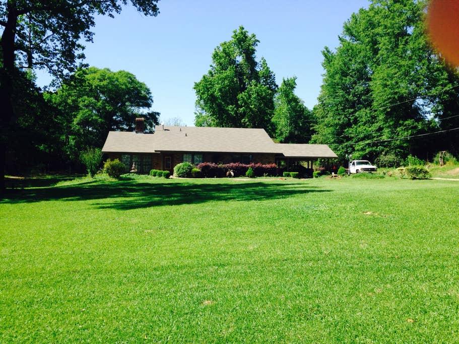 Dixie Inn Airbnb Rentals Pet Policy