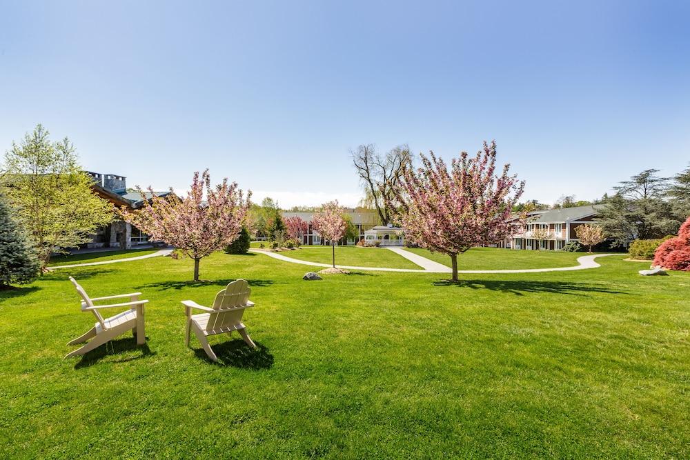 DoubleTree by Hilton Tarrytown Pet Policy