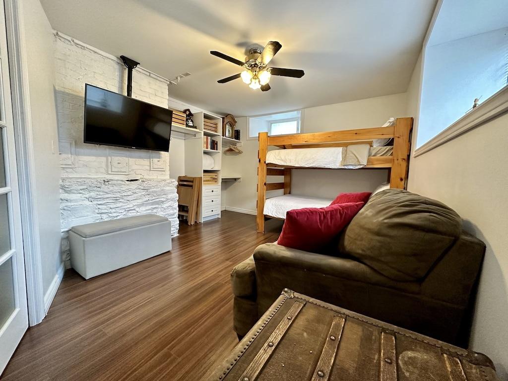 Pet Friendly Bright Suite with Room for Fun & Relaxation