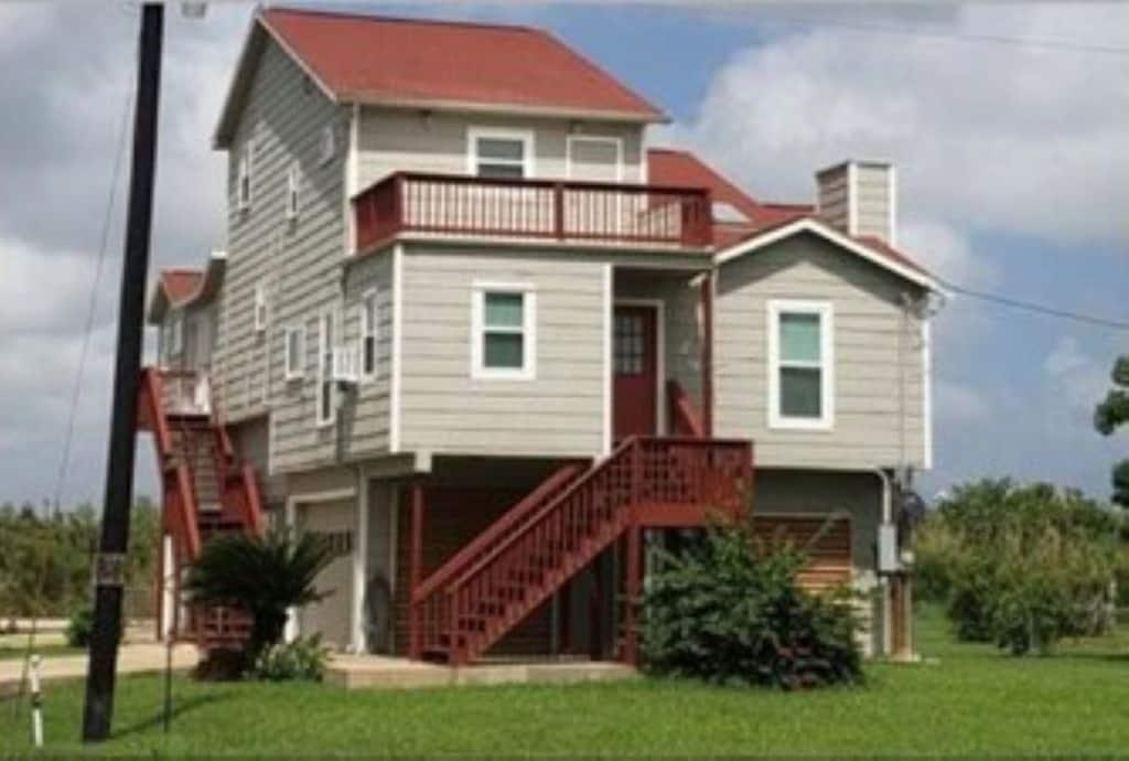 Pet Friendly Big Beautiful Home with River Views
