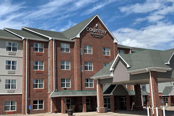 Pet Friendly Country Inn & Suites by Radisson Shoreview MN
