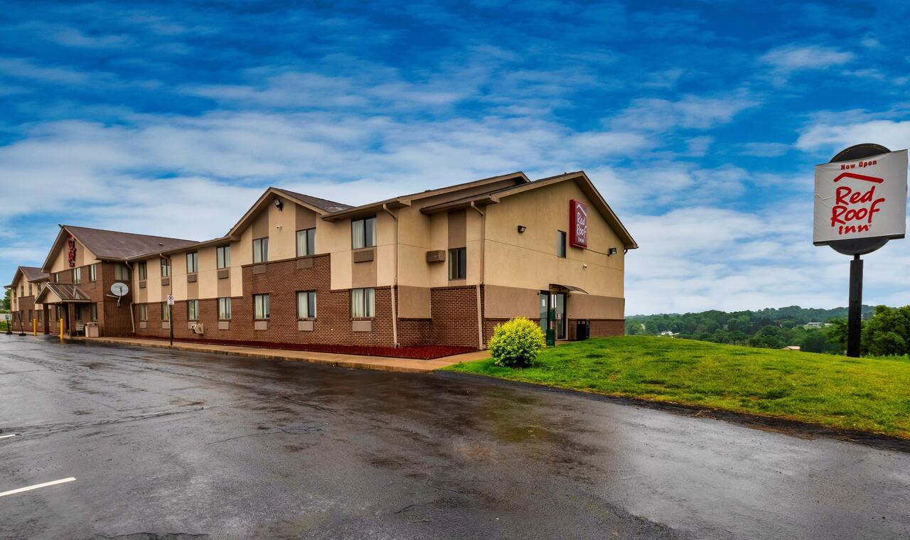 hotels in greensburg pa that allow pets