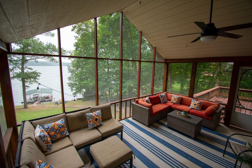Pet Friendly Lake Front Cabin with Hot Tub