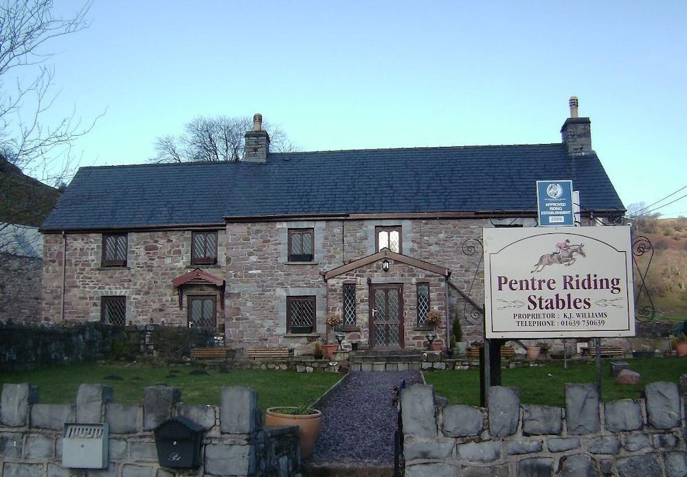 Pet Friendly Pentre Riding Stable and Accommodation