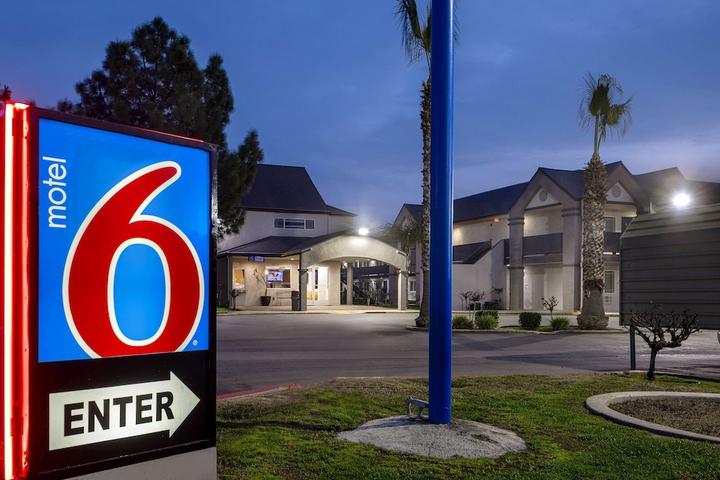 Pet Friendly Motel 6 Buttonwillow CA Central