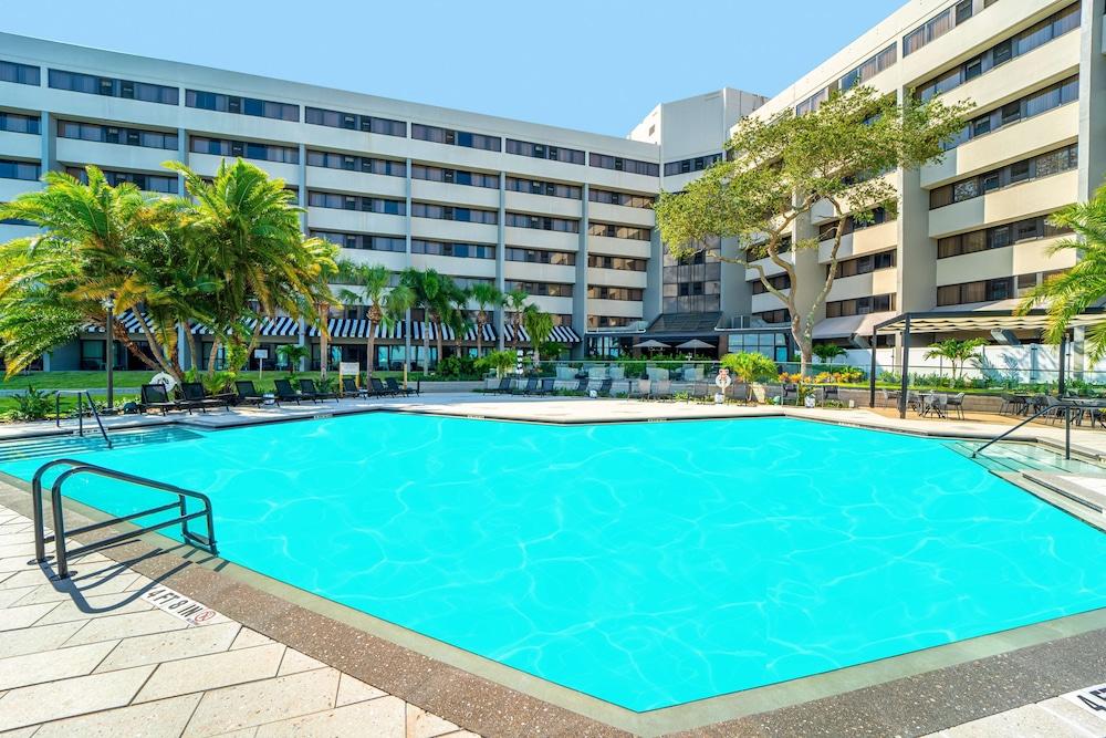 Pet Friendly DoubleTree by Hilton Tampa Rocky Point Waterfront