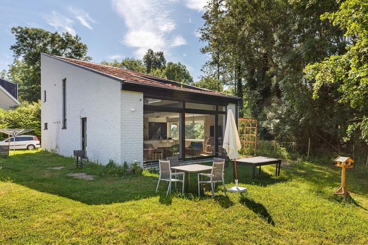 Pet Friendly Sun-Kissed Villa in Kobbegem with Private Garden