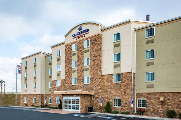 Pet Friendly Candlewood Suites Pittsburgh Cranberry an IHG Hotel