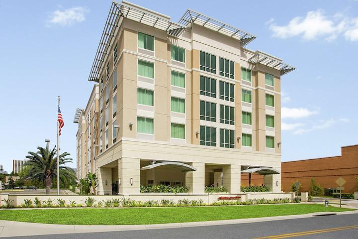 Pet Friendly Hampton Inn & Suites Orlando Downtown South Medical Center