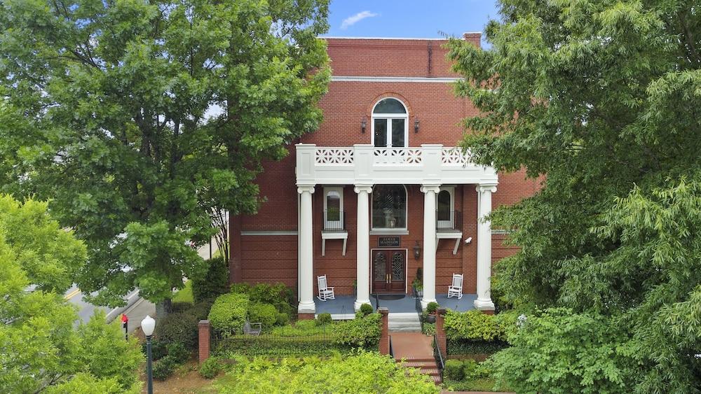 Pet Friendly The James Madison Inn
