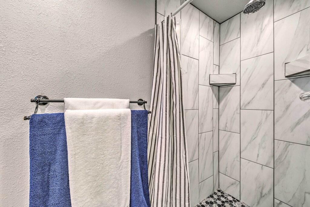 Ruidoso Cabin with Deck & Grill Pet Policy