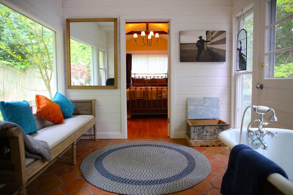 Pet Friendly Noyack Airbnb Rentals