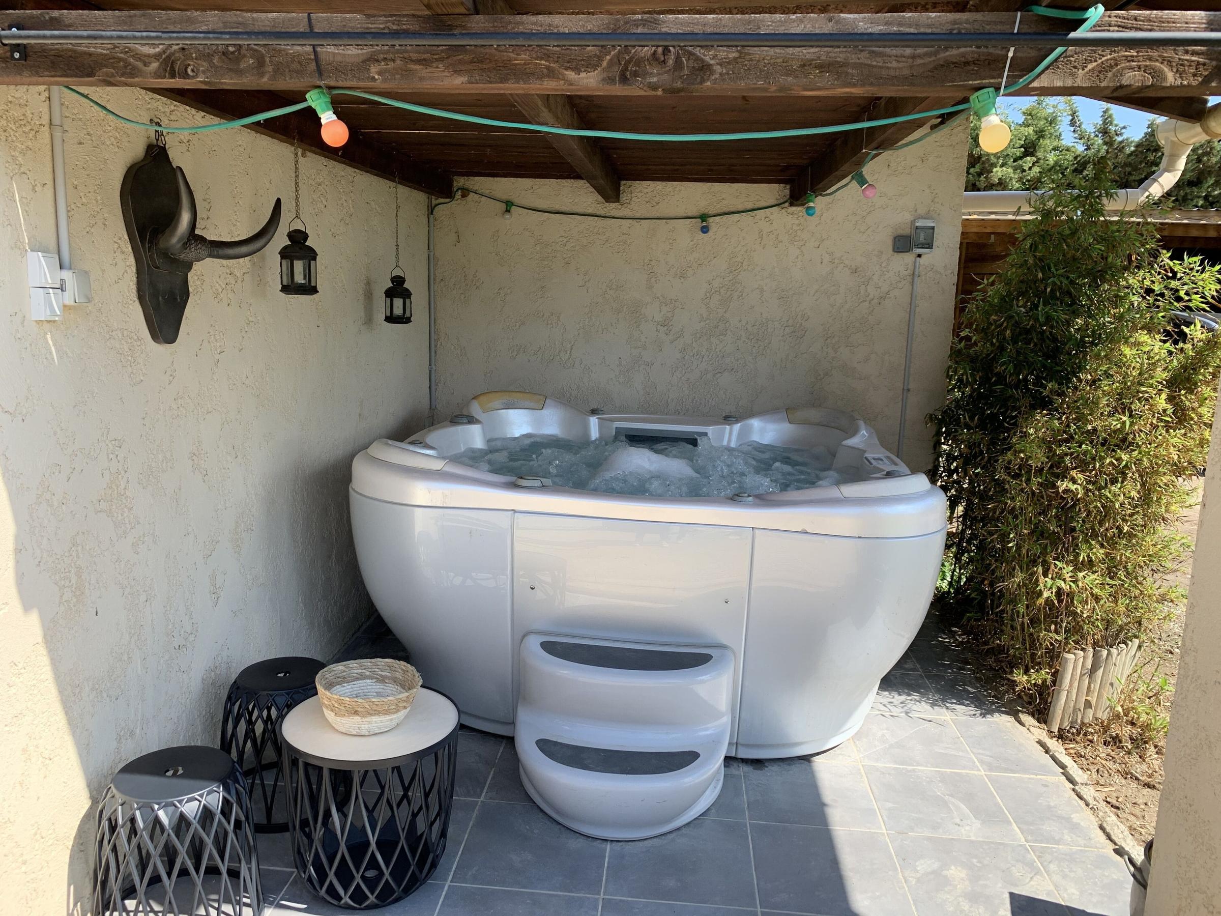 Pet Friendly Cottage at the Gates of the Camargue with Swimming Pool