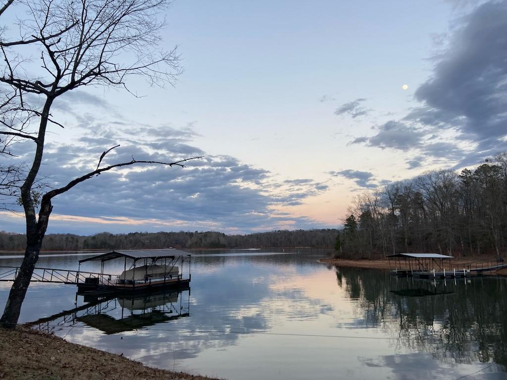 MidCentury 4BR Lake Hartwell Home With Great Views Pet Policy   1064264 26784071 