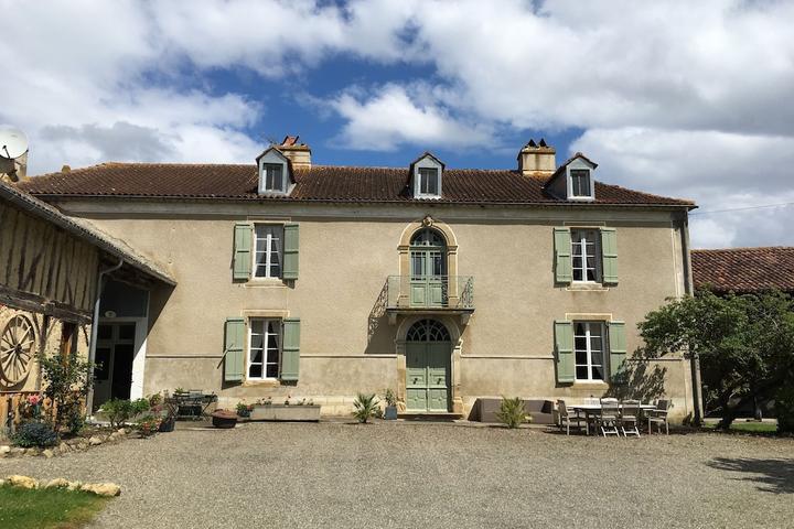 Pet Friendly Large Gascony House with Pool in Rural Setting