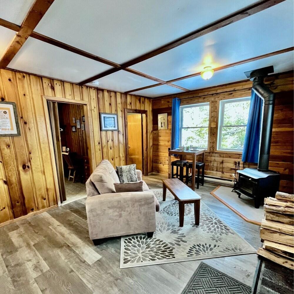 Cozy Cabin with Wood Stove & Shared Infrared Sauna Pet Policy