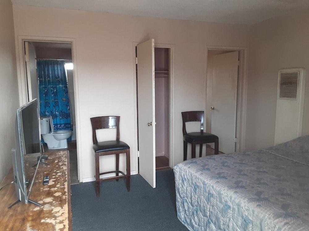 Pet Friendly Colonial Hotel