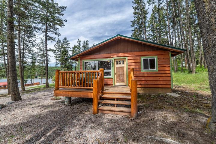 Pet Friendly Beautiful & Charming 2BR Cabin with Views