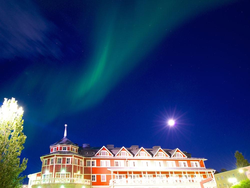 Pet Friendly Grand Arctic Hotel