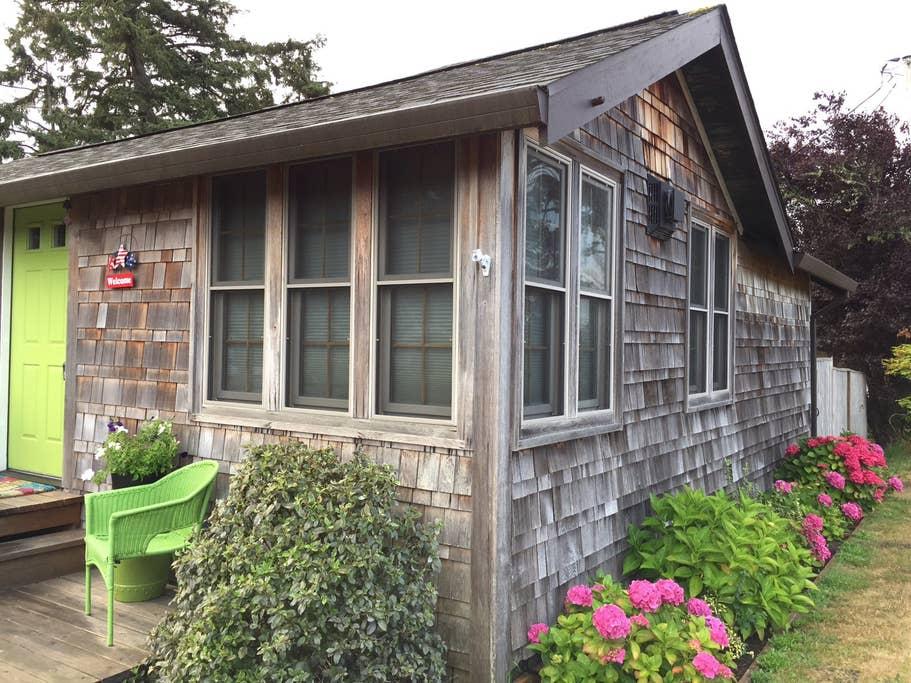 Pet Friendly Surf Pines Airbnb Rentals