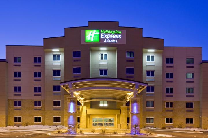 Pet Friendly Holiday Inn Express Hotel and Suites Mankato East an IHG Hotel