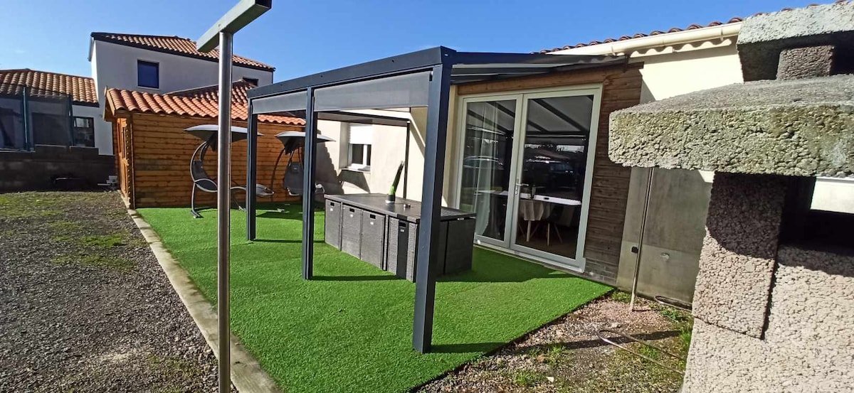 Picture of a pet-friendly vacation rental in Coëx, FR.