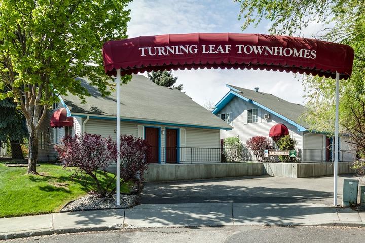Pet Friendly Turning Leaf Furnished Townhome