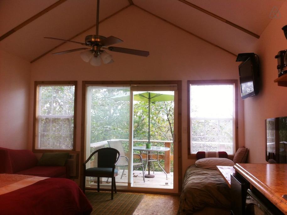 Stilwell Airbnb Rentals Pet Policy