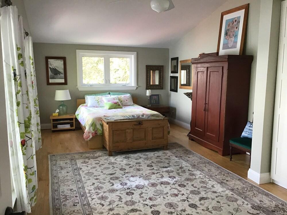 Pet Friendly Green Point Cottage