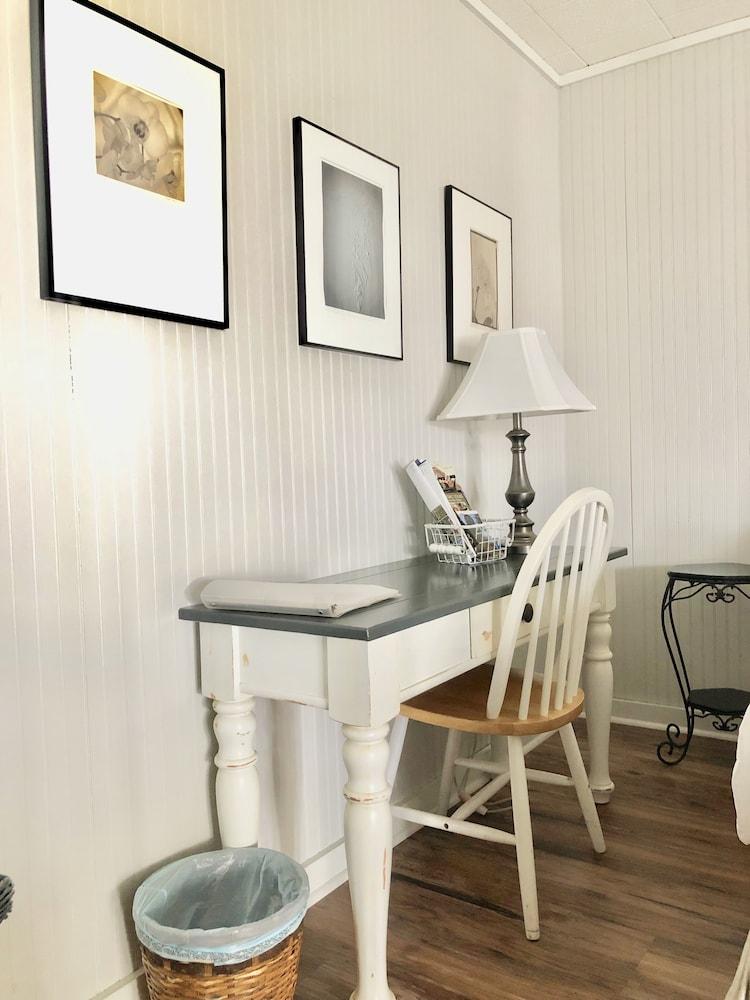 Smithville Cottage Pet Policy