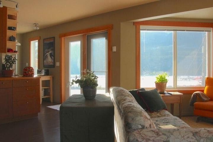 Pet Friendly Hawkes Hill Vacation Home