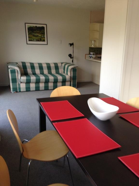 Cosy Sunny Christchurch Home Pet Policy