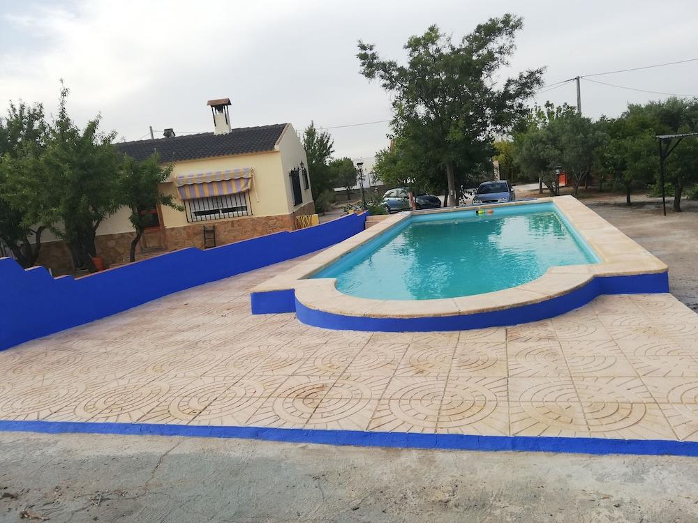 Pet Friendly All Comfort Villa with Pool