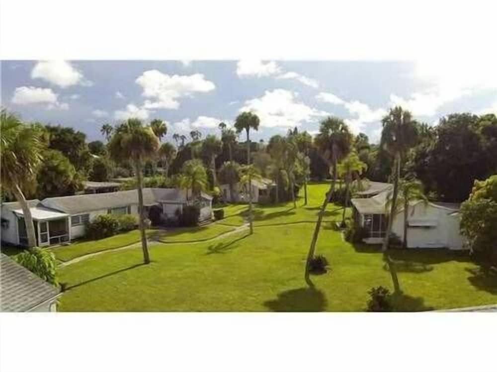 Pet Friendly Indian River Lagoon Waterfront Cottages