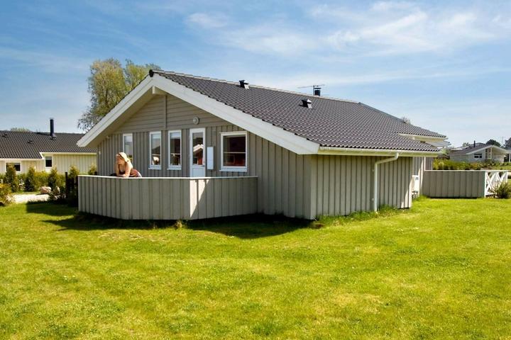 Pet Friendly Cozy 4BR Holiday Home With Sauna
