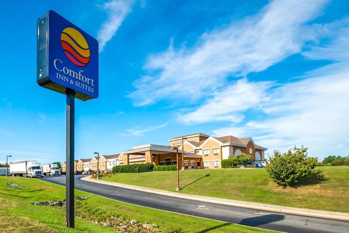 Pet Friendly Comfort Inn and Suites North East