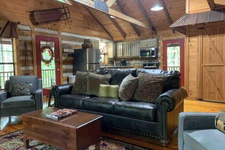 Pet Friendly Happy Log Cabin with Fire Pit & Hot Tub