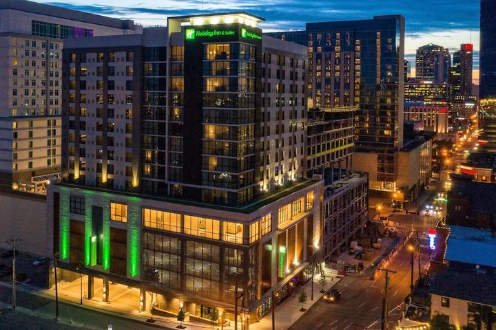 Pet Friendly Holiday Inn & Suites Nashville Downtown Broadway