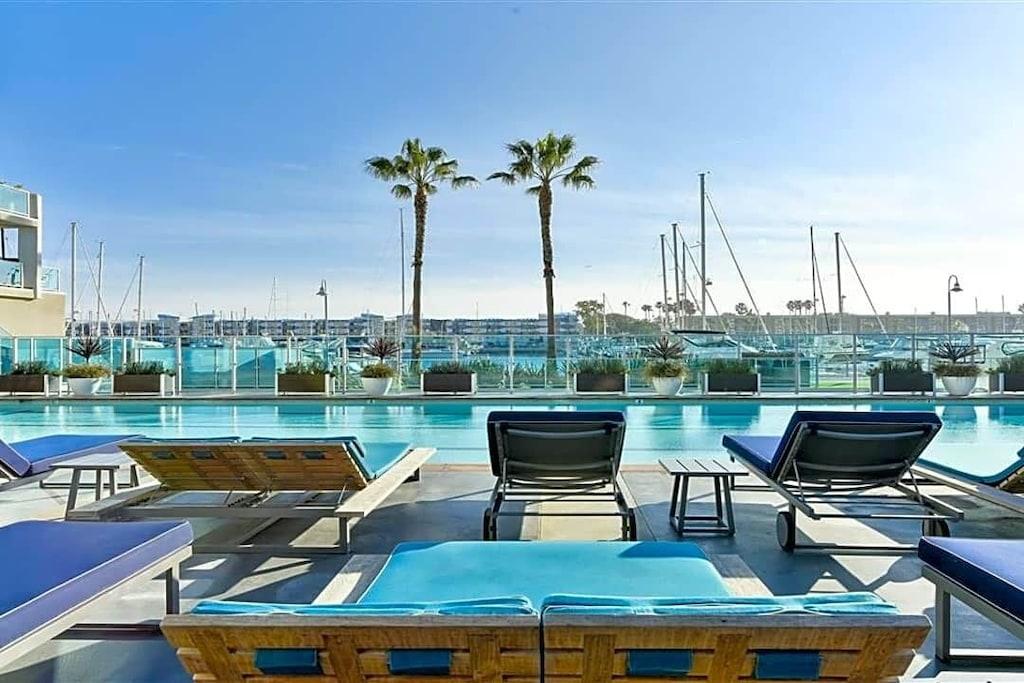 Luxury 2BR Apartment with Splendid Marina Views Pet Policy