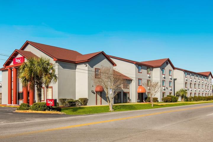 Pet Friendly Red Roof Inn & Suites Pensacola NAS Corry