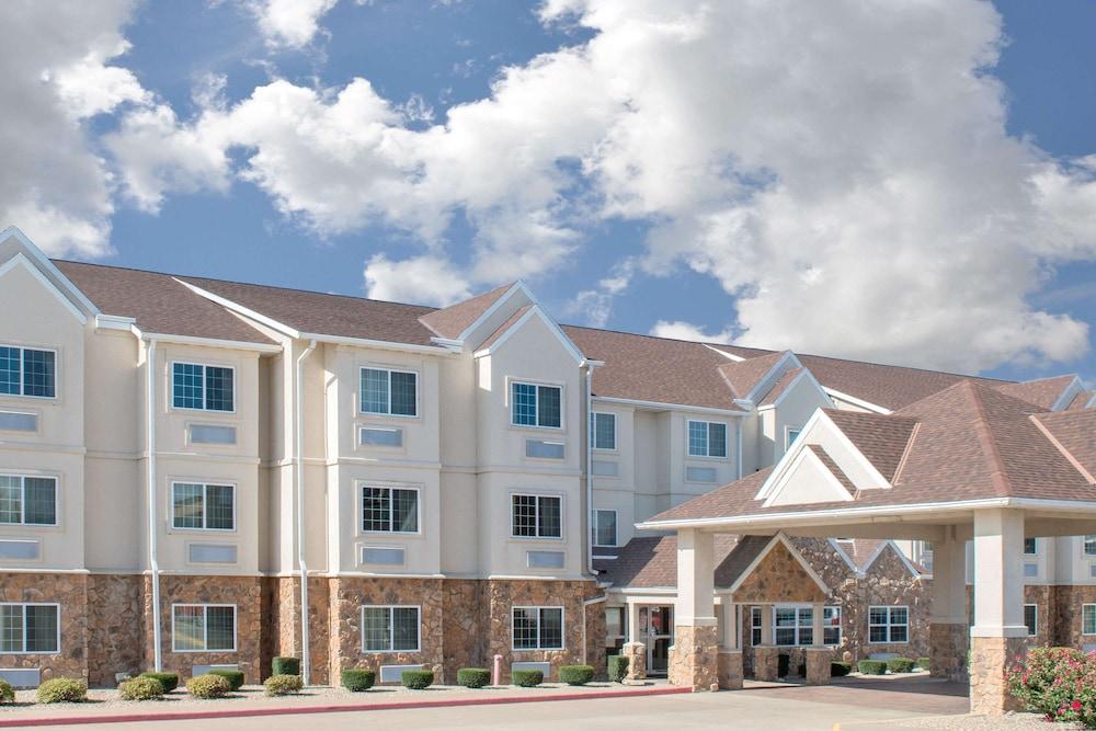Pet Friendly Microtel Inn & Suites by Wyndham Quincy