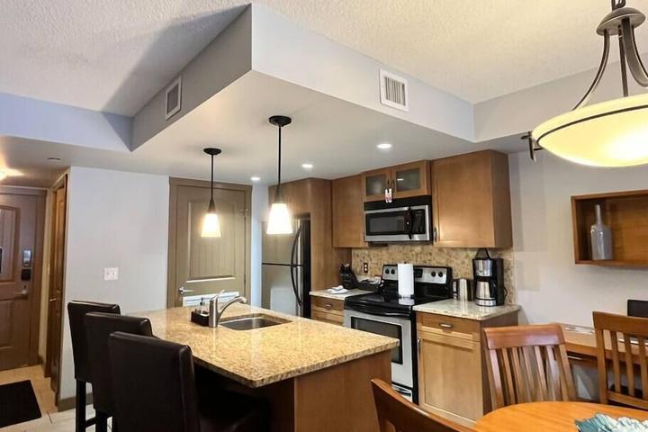 Pet Friendly Perfect Family 2-Bed Condo with Hot Tub
